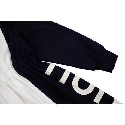 Close-up of the "nini" brand logo on the sleeve, featuring a high-quality rubberized paste print (胶浆) for a durable and crisp finish.