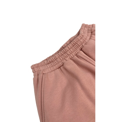 Close-up of the thick elastic waistband and slanted side pockets for a secure and functional fit.