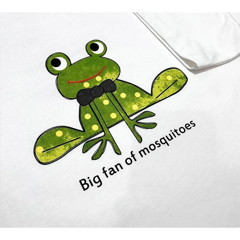 Detailed shot of the back frog graphic and the "Big fan of mosquitoes" slogan.