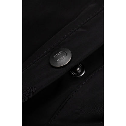 Detailed shot of the high-quality matte metal snap buttons on the front placket.