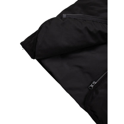 Close-up of the genuine smooth-gliding YKK zipper on the black padded jacket.