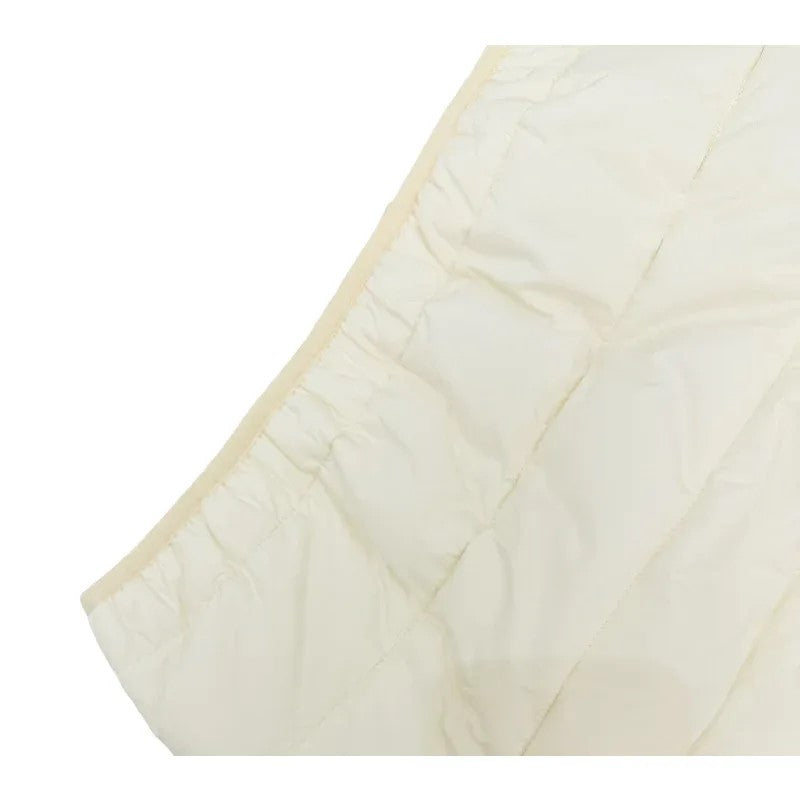 Detailed shot of the soft elastic binding at the hem for a snug and windproof fit.
