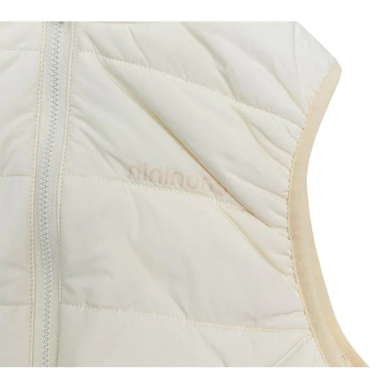 Close-up of the signature "nininono" print on the left chest and the diamond quilting pattern.